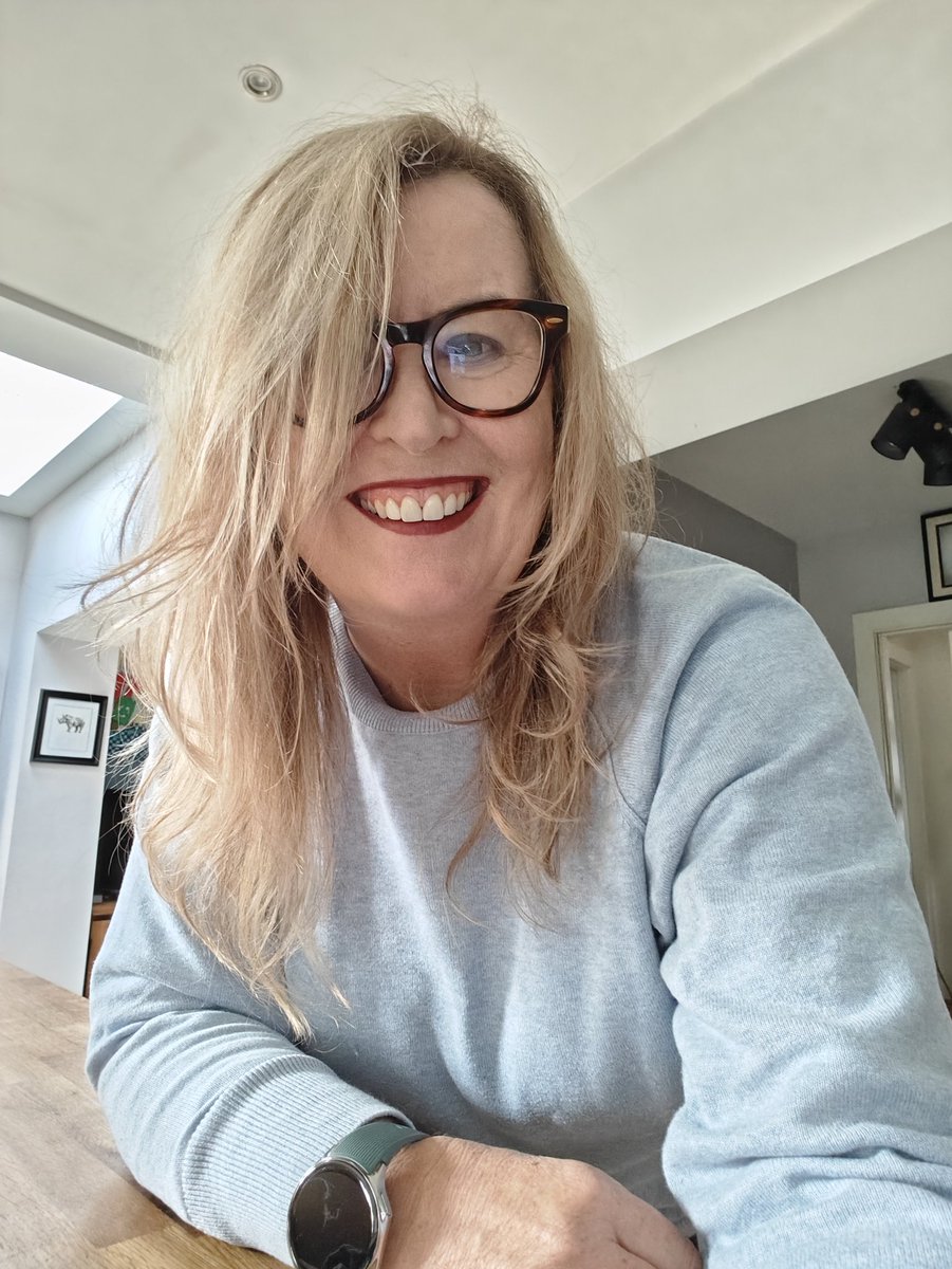 Vanessanelle's tweet image. New hair
For a day anyway 
Then it's back to resembling Robert Plant circa 1976

Serious renovation job this trip  
Rewilding gone wilder type stuff

gawd love 'em @marcodias and The Studio