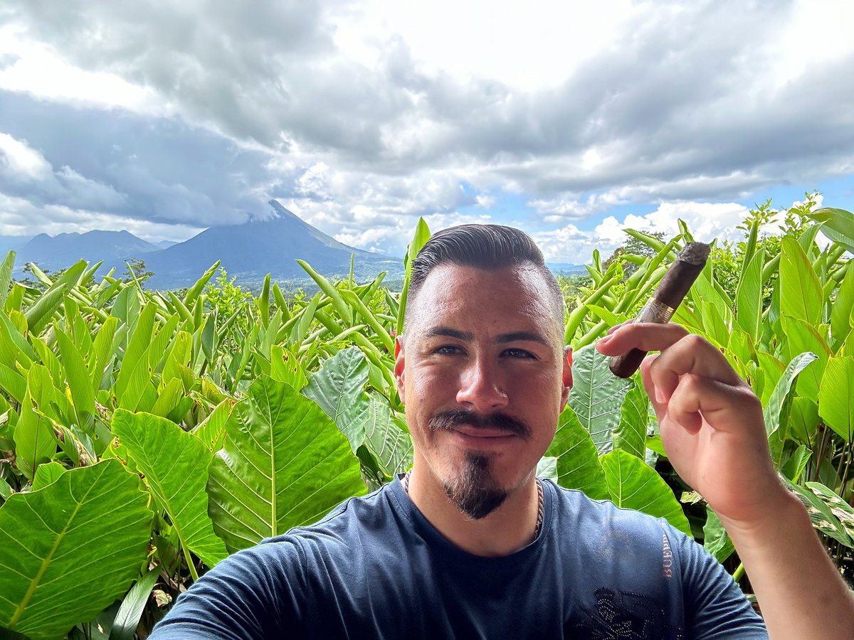 No trip is completed without a hand roll cigar 💆‍♂️🥃..
Glad I decided to slow down today and just sit back and enjoy the view …. 
Next stop the hot springs … https://t.co/vnDylmLnVC
