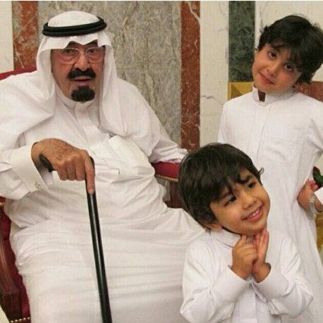 السلام عليكم ورحمه الله وبركاته كم شخص يحب المرحوم الملك عبد الله بن عبد العزيز ال سعود رحمه الله الكل يشاركنا ولا تنسوه من دعائكم