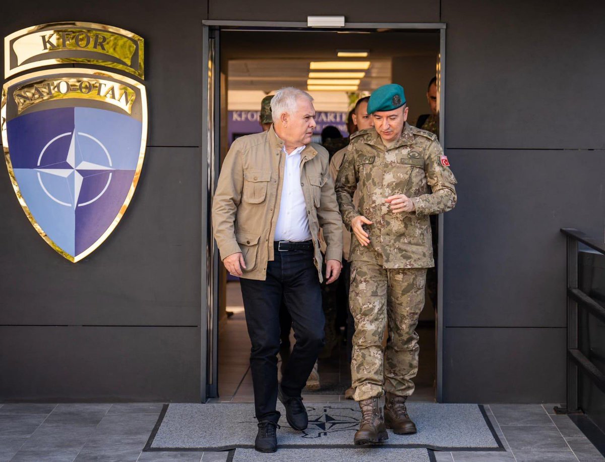 AngelTilvar's tweet photo. We are proud of our servicemen in the theaters of operations. They represent Romania🇷🇴 with honor and professionalism!
Today, I met the more than 180 soldiers deployed at Camp Film City and Camp Novo Selo bases in Pristina, Kosovo. 
ℹ️ https://t.co/J7rBLfa1Z3 https://t.co/XVZRNV8osz