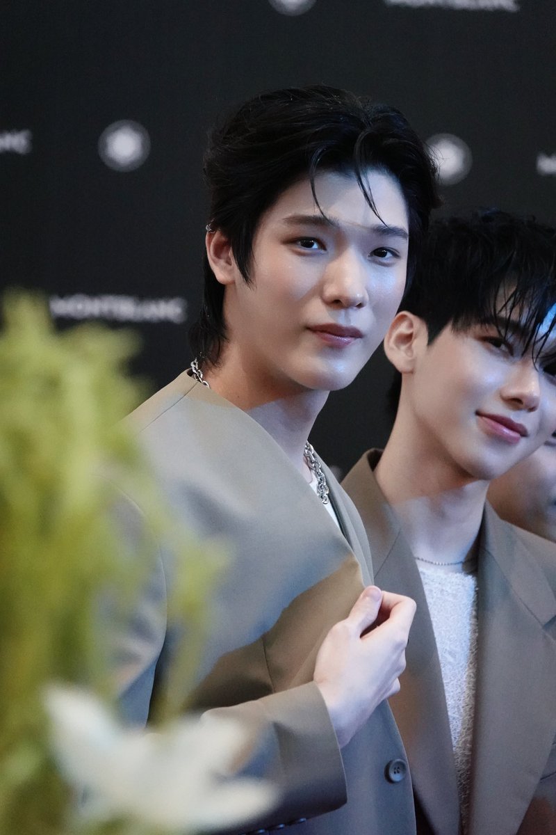 YYan9538's tweet photo. 🥰🥰🥰🥰
#จมอ่านว่าจอมอ 
#ลูกสมุนของจอมอ
#jimmy_jimmoi
#MontblancxDMD 
#MontblancTH https://t.co/CEX2RNbh5I