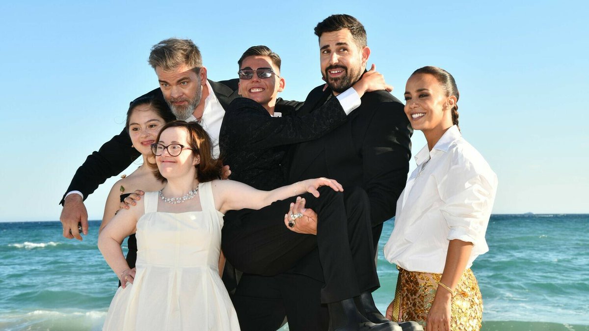 Après le triomphe de son film "Un p'tit truc en plus", Artus veut créer des centres de vacances inclusifs pour les personnes en situation de handicap
➡️ l.francetvinfo.fr/ubQ