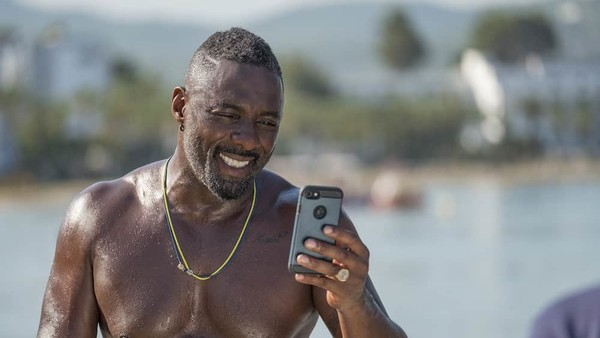 He supposes he better answer these emails he's been getting.

Half of them are hate. Half are... 

...other girls wanting to follow in @LaPrincesseDArc's footsteps?