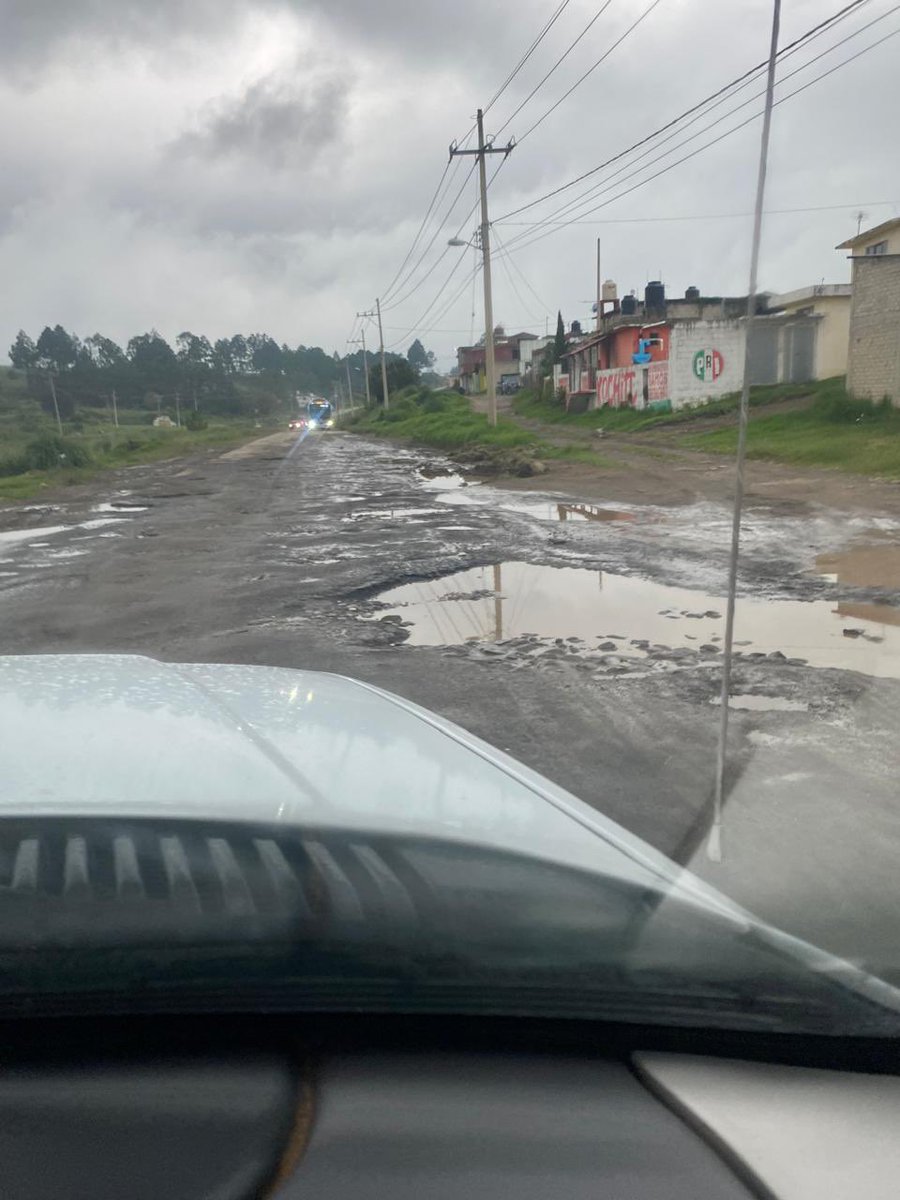 CharlyBlue010's tweet photo. @delfinagomeza @Edomex Debería de arreglar las carreteras https://t.co/HXjZDVsp5i