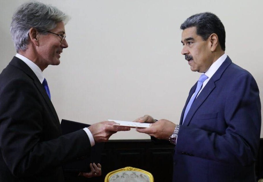 Venezuelas Ambassade i Norge tweet media