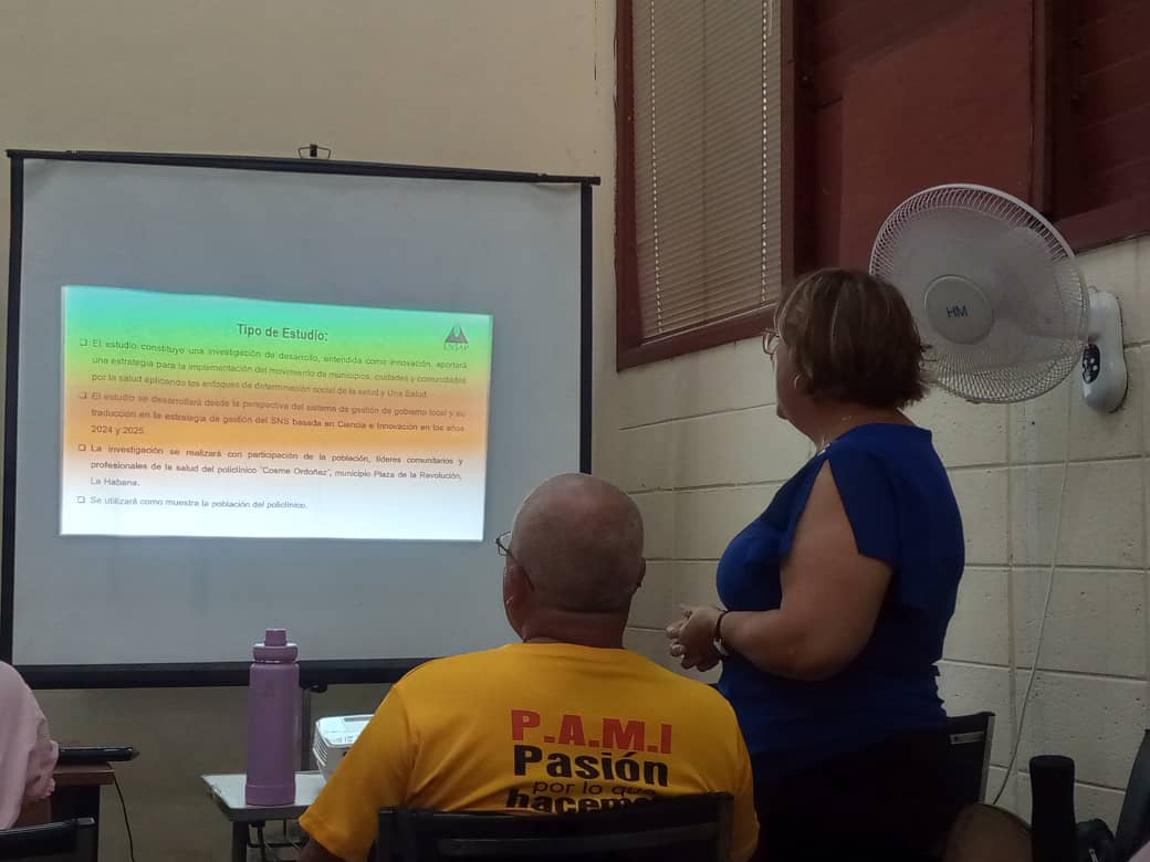 MINSAPCuba's tweet photo. 🇨🇺En @CubaENSAP se desarrolla primera sesión de discusión de los perfiles de Tesis de los maestrantes de la 14 Edición de la Maestría en Atención Primaria de Salud.
📍Excelente espacio de intercambio y aprendizaje conducido por profesores con reconocida labor⚕️.

#CubaPorLaVida https://t.co/jWo9pGhilq
