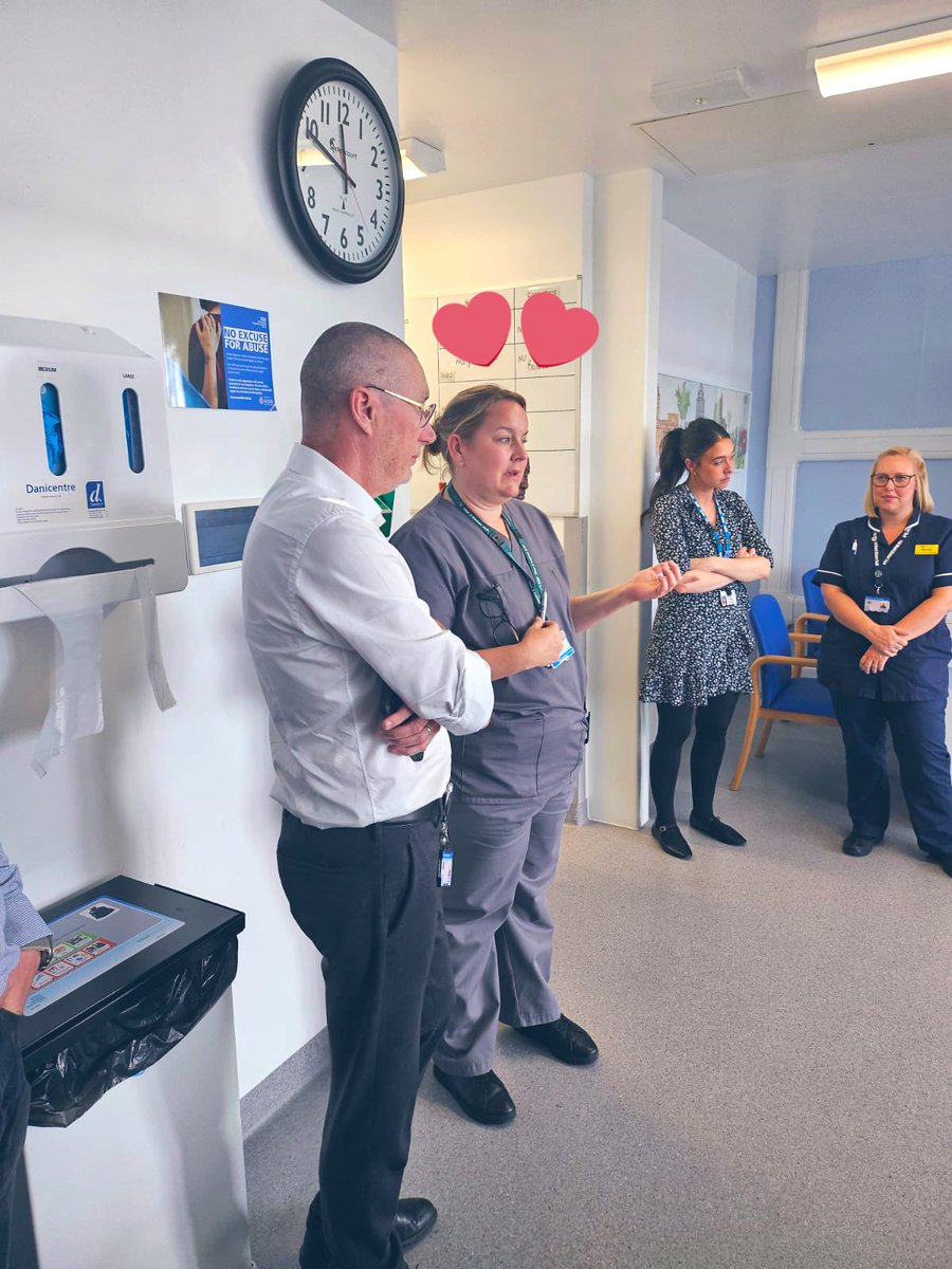 NUHTeamTrauma (@teamtraumanuh) on Twitter photo Busy day on Team Trauma today. Pleased to welcome our Chief Executive Anthony May to come and hear about our Frailty admission and discharge area. Early data shows reduction in delirium. <a href="/benollivere/">Ben Ollivere</a> <a href="/hannahalice2201/">Hannah Shaw</a> <a href="/LaurenAnnDraper/">Lauren Draper</a> Busy day on Team Trauma today. Pleased to welcome our Chief Executive Anthony May to come and hear about our Frailty admission and discharge area. Early data shows reduction in delirium. <a href="/benollivere/">Ben Ollivere</a> <a href="/hannahalice2201/">Hannah Shaw</a> <a href="/LaurenAnnDraper/">Lauren Draper</a>