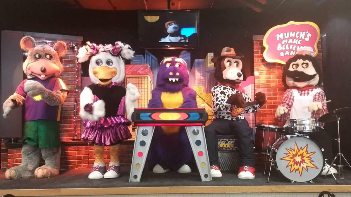 CallMeSmashlie's tweet photo. Five Nights at Freddy’s (1990) https://t.co/a4EZb4PA6S