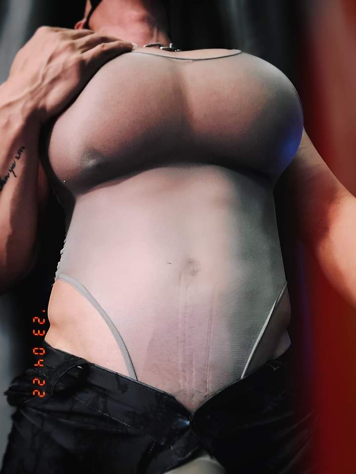 ⠀⠀⠀⠀❱❱ Me siento caliente. . .~

⠀⠀⠀⠀⠀