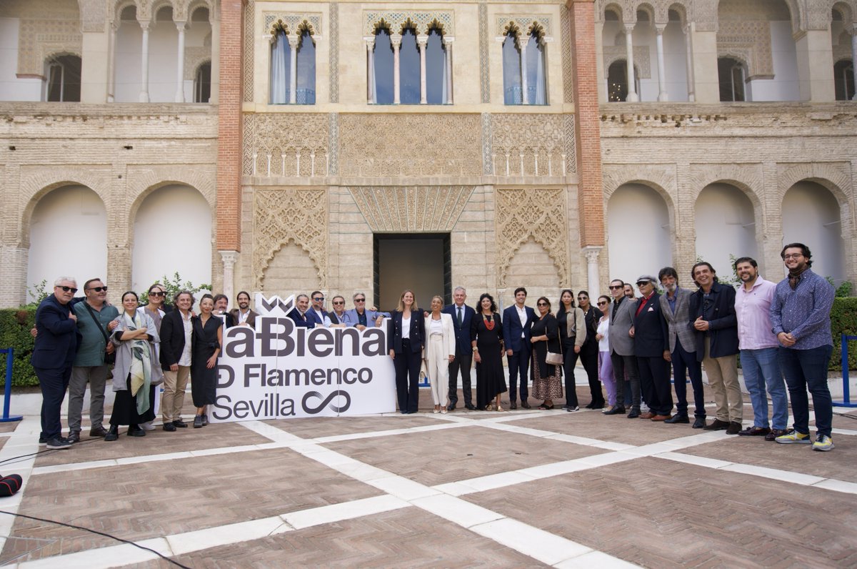 Hoy nos hemos reunido en el <a href="/SevillaAlcazar/">Alcázar de Sevilla</a> para hacer balance de una Bienal histórica, cuyos resultados han sido sobresalientes. <a href="/jlsanzalcalde/">José Luis Sanz</a>, alcalde de Sevilla, ha detallado estas cifras en presencia de una nutrida representación de artistas. 
(+)