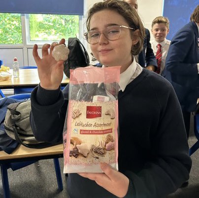 Students have been celebrating Oktoberfest in German Club today. We played a game of Brezelwerfen (pretzel throwing), tried some traditional German food, and Jessica H even brought some Lebkuchen to share. Frohe Oktoberfest! 🇩🇪 🥨