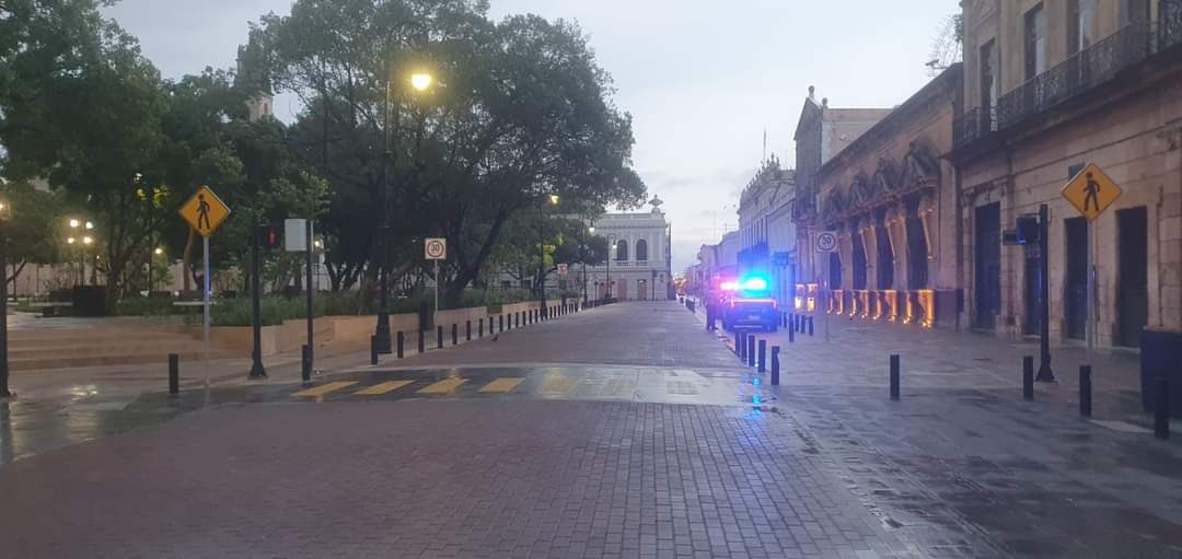 🌧🌀Las calles del Centro de #Mérida, #Yucatán, amanecieron con escaso movimiento de gente tras el paso del #huracánMilton

📸 RS