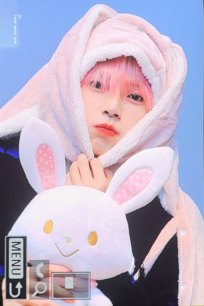 S2ovemorenow's tweet photo. 241008 핑머 토빈이 좀 좋은 거 같아요🐰
#성한빈 #SUNGHANBIN #ソンハンビン 
#ZB1 #ZEROBASEONE #제로베이스원 https://t.co/SyDSuu2hjl