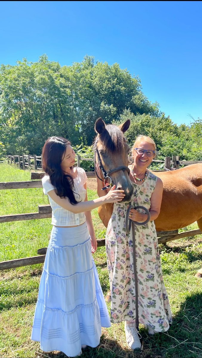 NEWSJENNlE's tweet image. 📸241009 claudia_bettiol Instagram update

&quot;I am speechless...Jennie, you have been a gift to us. “Love is a choice” and I’m sure the destiny chose to bring you here, to us. Thank you for bringing light. We will be here for you, always... this is your Italian family and you will…