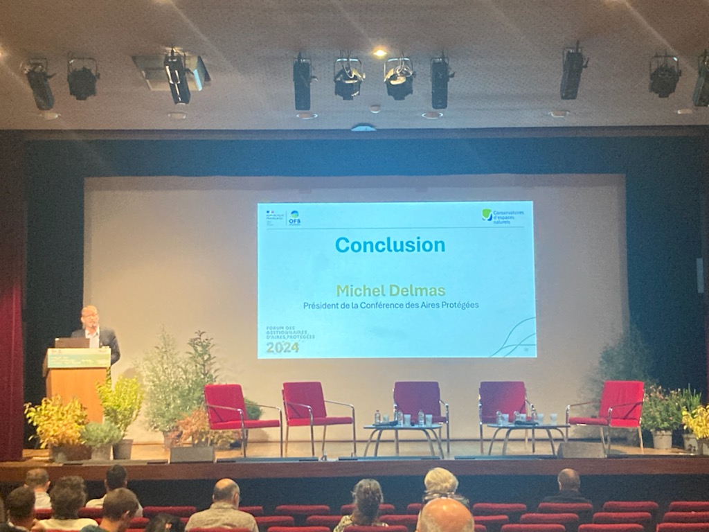 parcnational_fr's tweet photo. Clôture du forum des gestionnaires d'aires protégées sur le thème de la séquestrationcarbone. Le @ParcCalanques a participé à une table ronde sur la comptabilité du #carbonebleu dans les herbiers de posidonies. https://t.co/RC2DkrgR5l