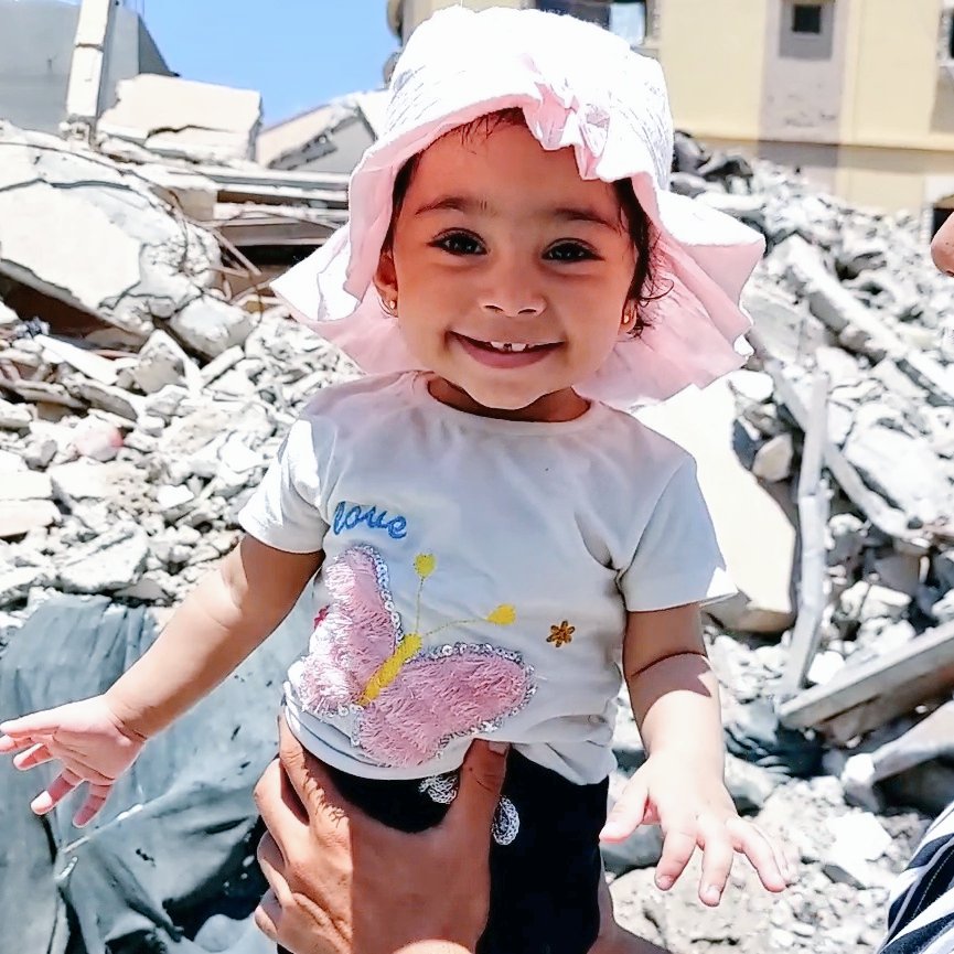 MIKU politely interrupts your scrolling to tell you about a Beautiful 1 year old girl and her family in need!!!! she’d appreciate it if you clicked the link or retweeted this post!  

gofund.me/9f2459f2