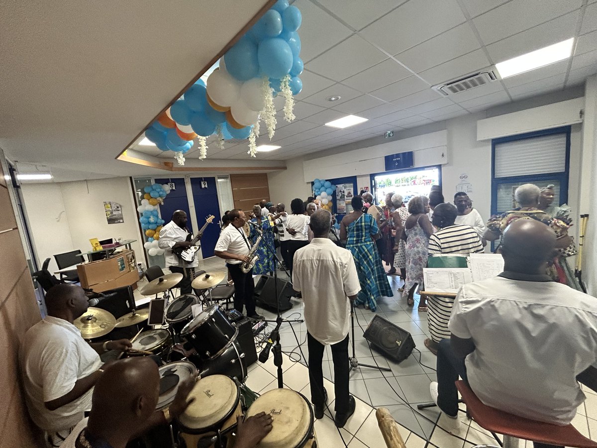 VilleEau's tweet photo. Retour en images sur l'après-midi récréatif KA-DANS GRAN MOUN, organisé par le CCAS dans le cadre de la semaine bleue, à l'espace Émile COCO. Un moment chaleureux et festif pour le plaisir des nombreux participants. https://t.co/NzCjYiO2Is