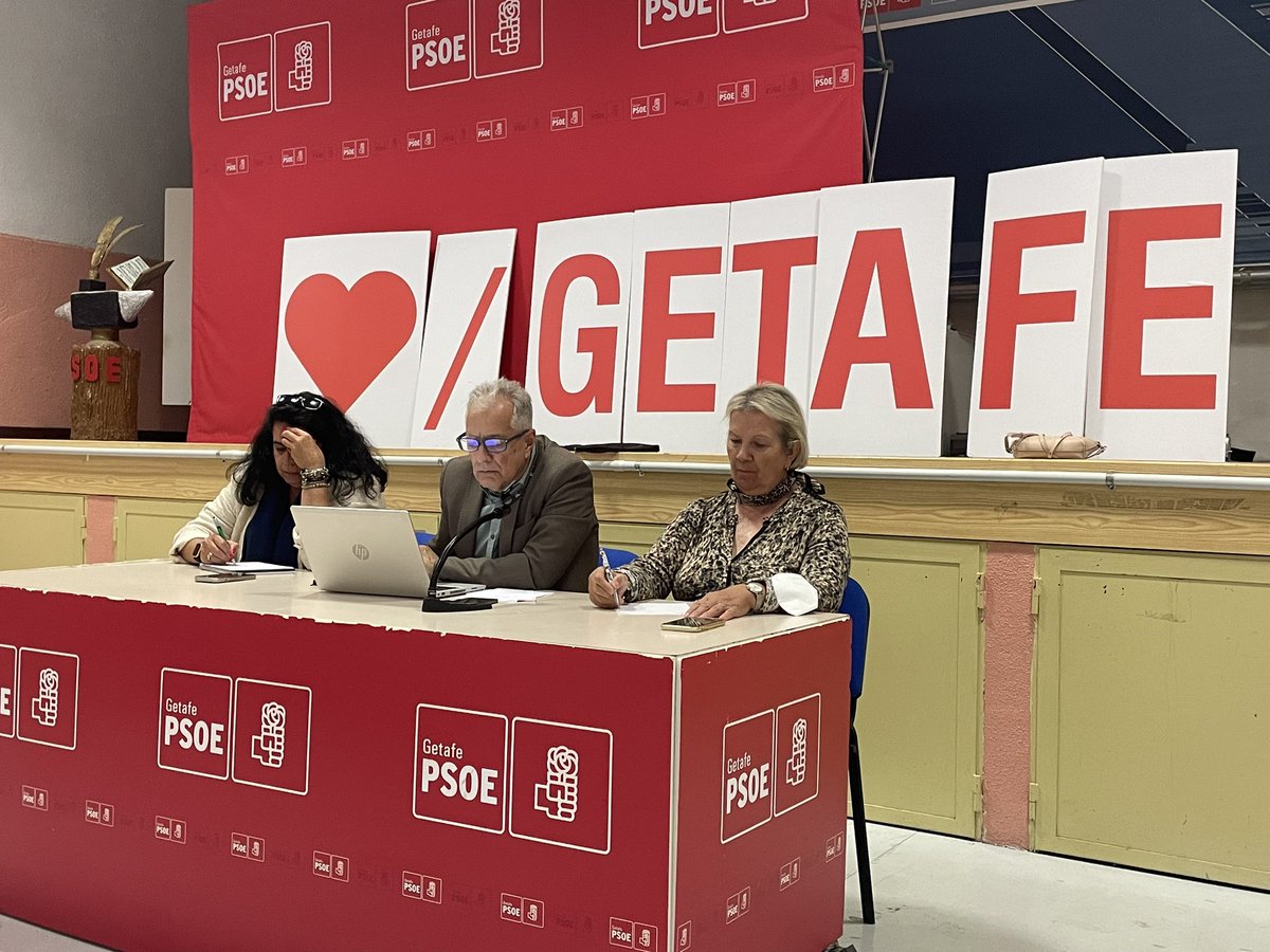 CristinaGAlvare's tweet photo. En la asamblea d la Casa del pueblo @PsoeGetafe con la intervención d nuestra S Gral @sara_heba y l@s compañer@s sobre distintos puntos de actualidad https://t.co/EfExGcL1wR