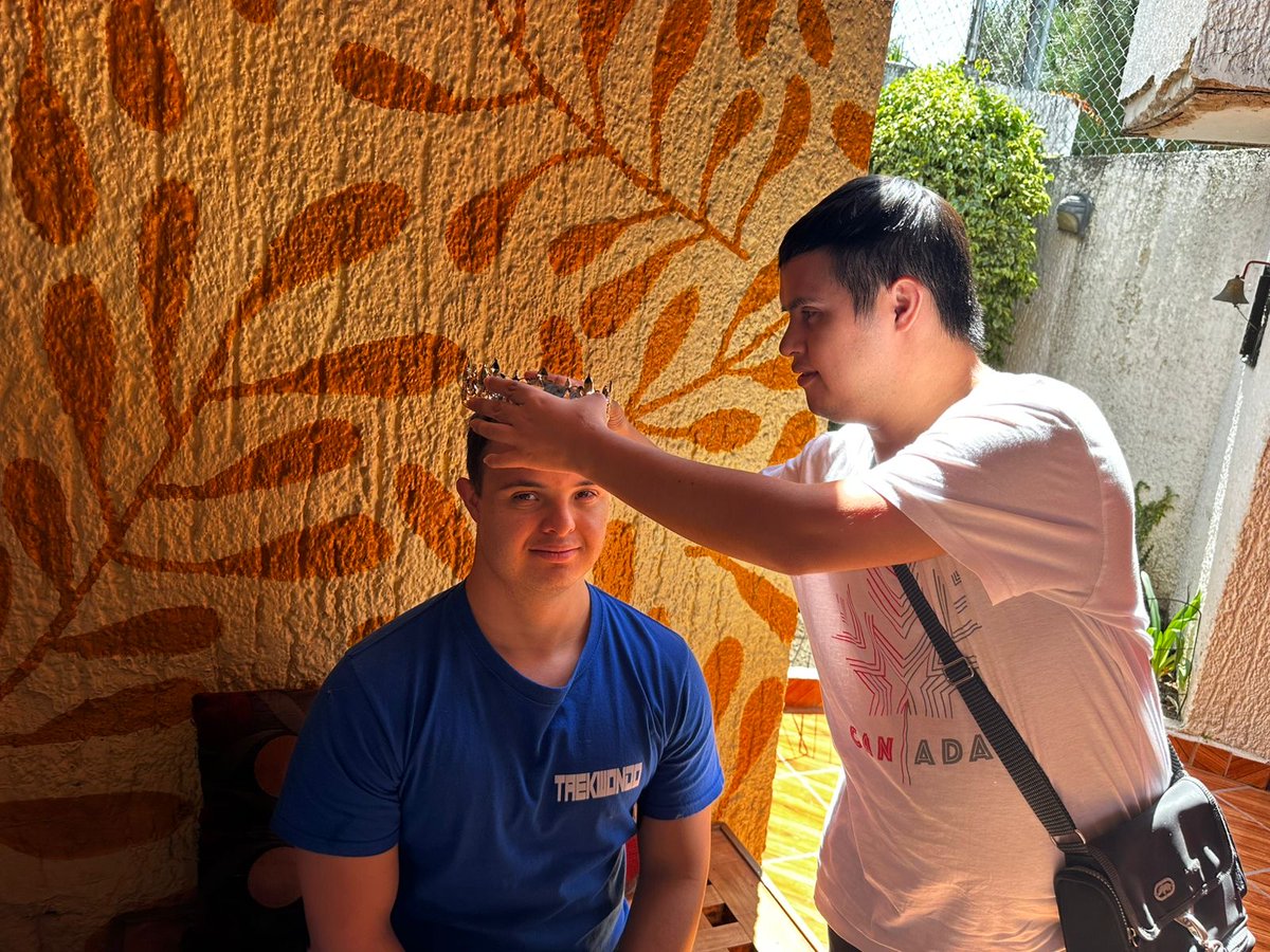 lacasadown's tweet image. l pasado 3 de octubre el cumpleaños de nuestro alumno Juan Arturo. ¡Felicidades! Esperamos que celebres muchos cumpleaños más con nosotros. 🥳🎁🎊🎈🍰

#LCDG #LaCasaDown #sindromededown #downsyndrome #trisomia21 #cumpleaños #escuela #education #educacion