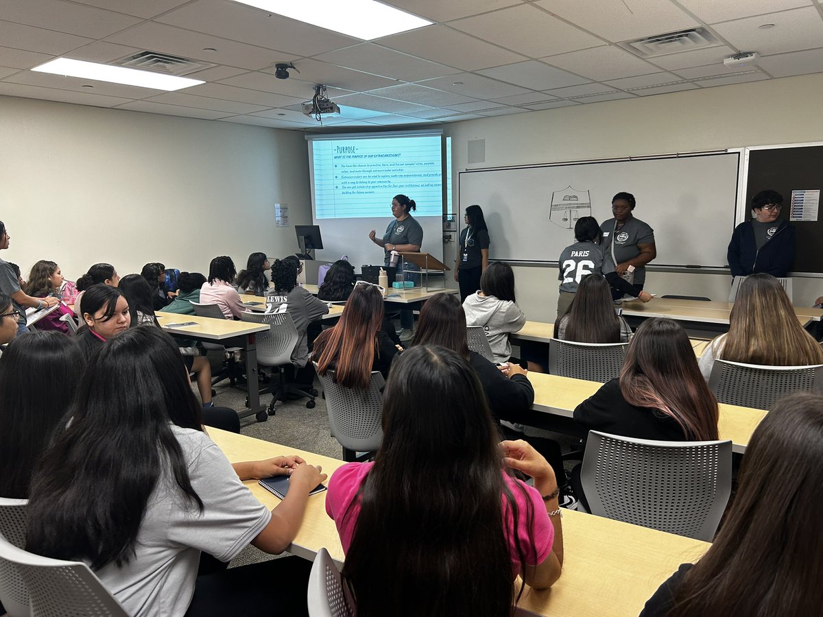 NorthLake_ECHS's tweet photo. We’ve loved welcoming @SolarSTEAMGirls to our campus today and getting to show them the North Lake way! We can’t wait to see these Trailblazers blaze a new trail in high school! @AdHernandez2648 @RubyRamirezDISD @N_Bernardino @livmsantos @MsSwannyReads https://t.co/P9jkgIG30I