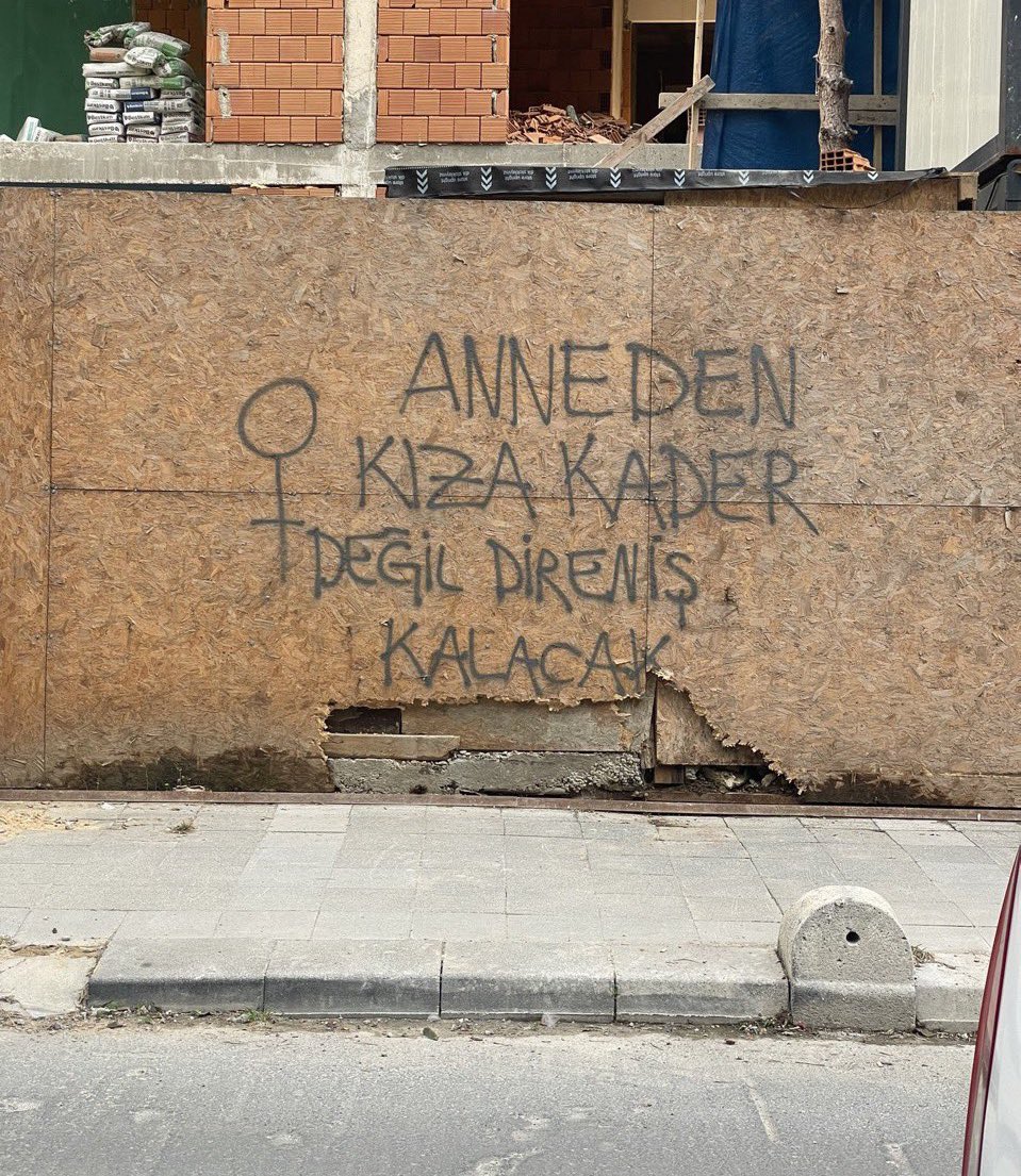 anneden kıza kader değil direniş kalacak
#6284üuygula
#istanbulsözleşmesiyaşatır