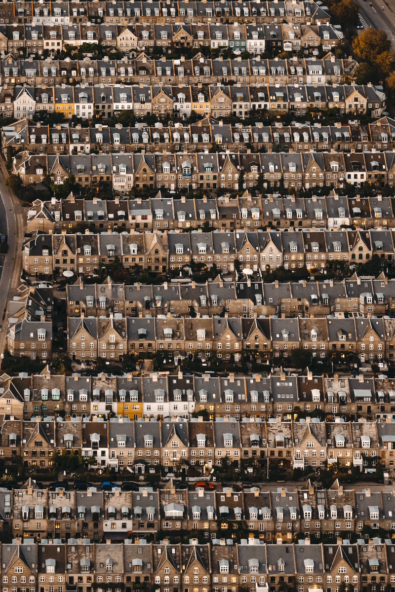 CosedisNicolas's tweet photo. As an aerial photographer, I’m always fascinated by the way cities are shaped from above. In this photo of the row houses Kartoffelrækkerne, the parallel streets draw you in with their perfect alignment, showcasing the beauty of structured design in Copenhagen. https://t.co/otxvhiEA1l