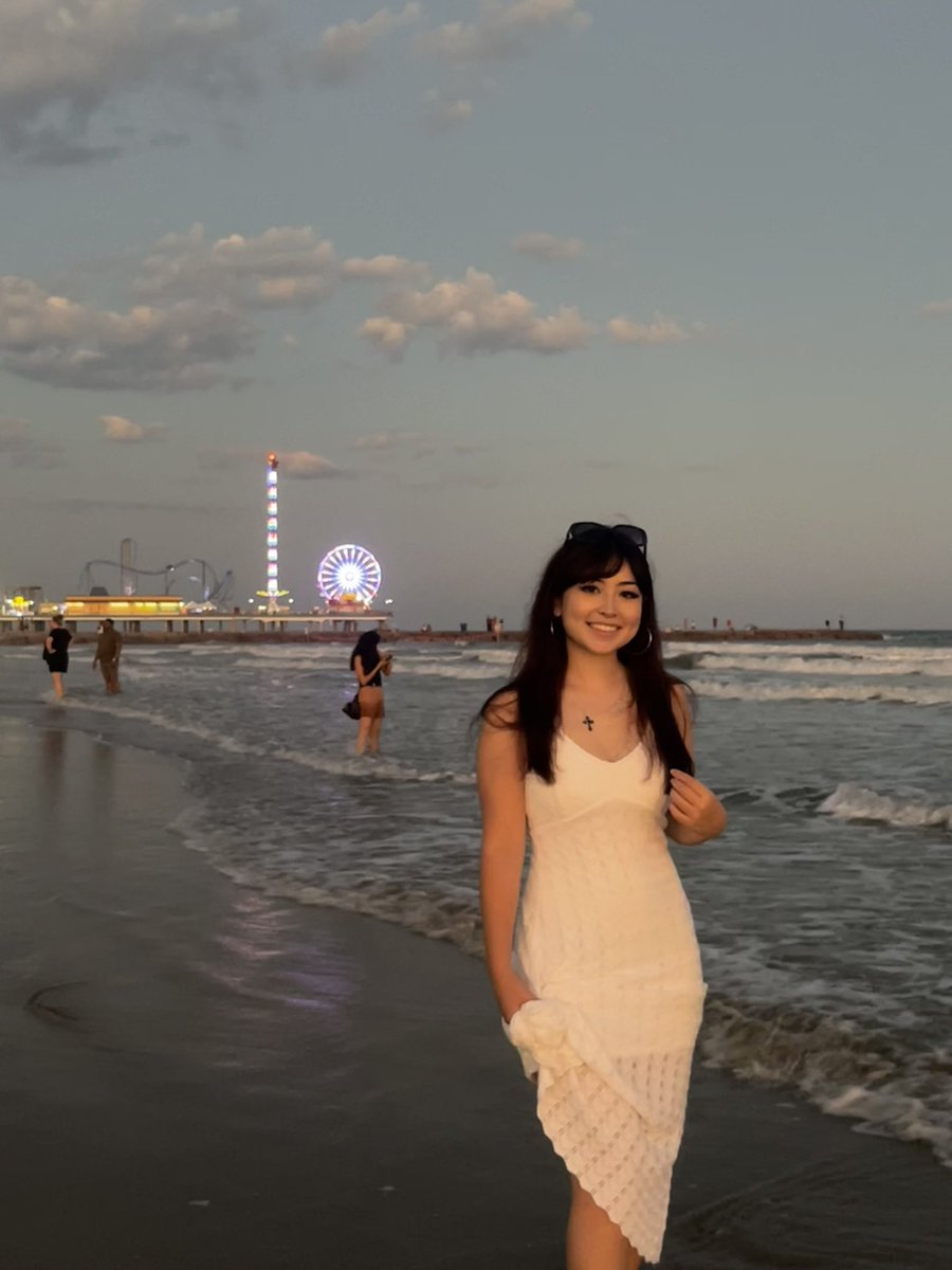 anna🍑 tweet media