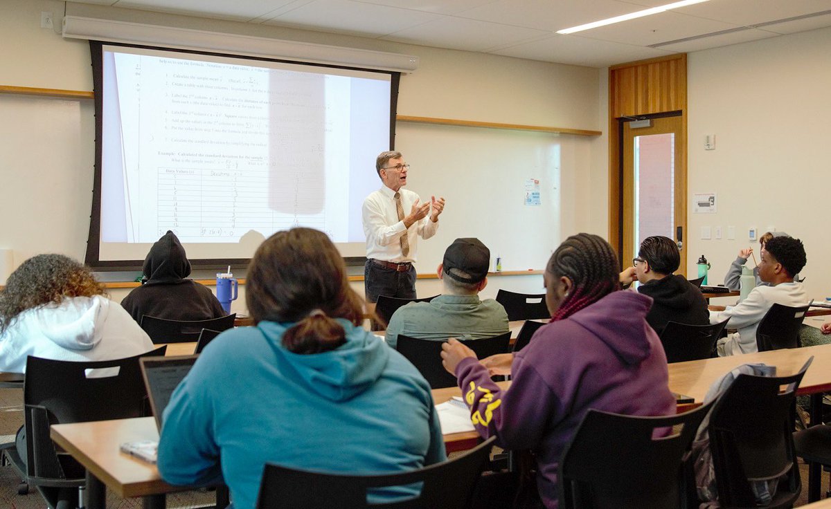 NSCCSTEM's tweet image. Instructor of Math David Jehle educating his Intro to Statistics (Math 1530) students during a recent class on the North Davidson campus.
#NashvilleState #STEM #Math #Stats