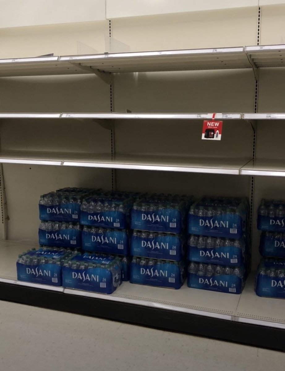 RampCapitalLLC's tweet photo. Even during a category 5 hurricane people still don’t want Dasani https://t.co/2CSP4v35uL