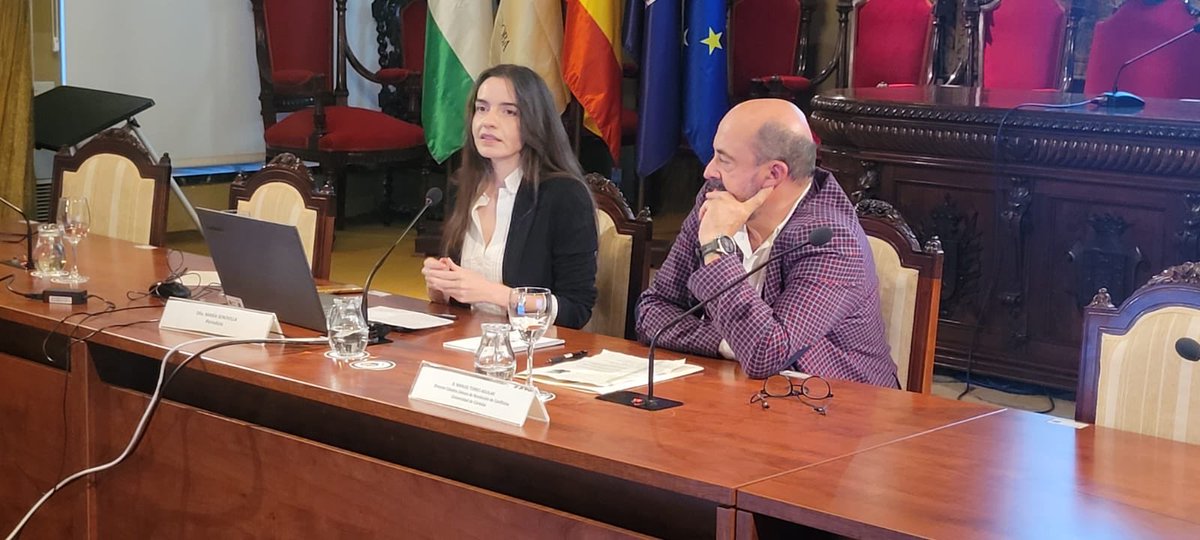 “Hemos visto a diario bombardeos, crímenes de guerra y parece que no hay nadie capaz de parar el conflicto”. La periodista ⁦<a href="/MariaSenovilla/">MariaSenovilla</a>⁩ sobre la guerra de Ucrania. Seminario Julio Anguita Parrado. ⁦<a href="/SPA_Periodistas/">Sindicato de Periodistas de Andalucía (SPA)</a>⁩ ⁦<a href="/Univcordoba/">Universidad Córdoba</a>⁩