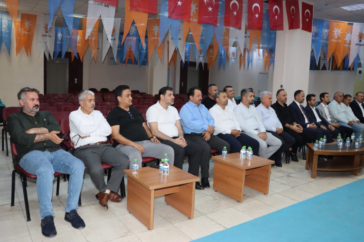 MAbdullahOzer's tweet photo. 📍Mersin İl Başkanlığımızdayız.

8. Olağan Kongre hazırlıkları kapsamında İl Başkanımız Adem Aldemir, il başkanlığımızın kongre komisyonu, İl Kadın Kolları ve İl Gençlik Kolları başkanlarımız, ilçe başkanlarımız ile bir araya geldik.

Hayırlara vesile olsun. https://t.co/zH321bB6wm