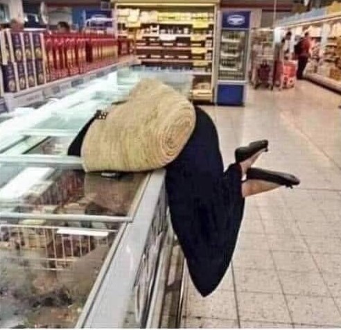 L'histoire de ma vie :

Faire les courses quand tu fais 1m60 😔