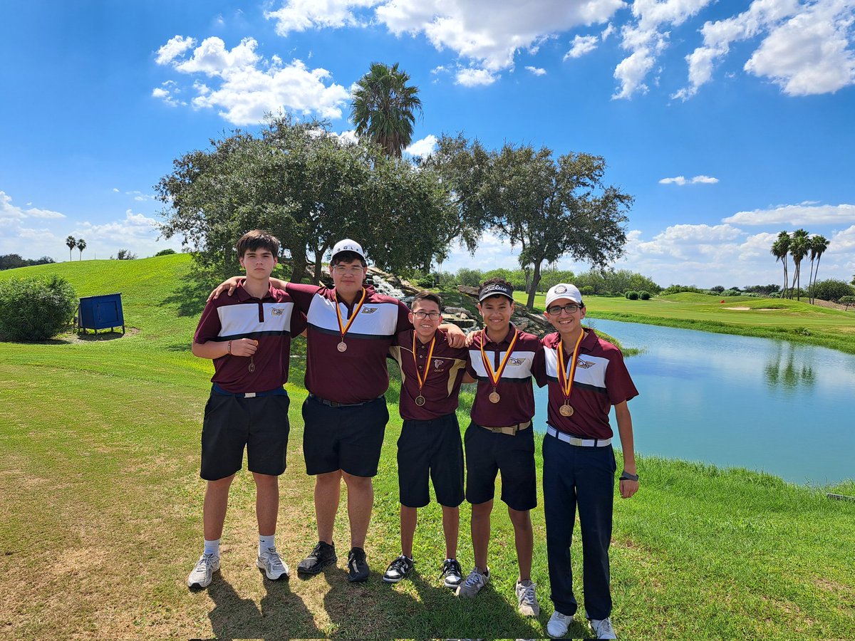 LFHSGOLF1's tweet photo. The Los Fresnos Junior Varsity Golf Teams had a successful tournament at Tierra Santa Golf Club on October 7th. The boys placed third, girls placed second. Avy Martinez was the  individual medalist. Levi Lira placed second, and Sebastian Paez placed third. Great job, Falcons! https://t.co/0isAR3hwP2