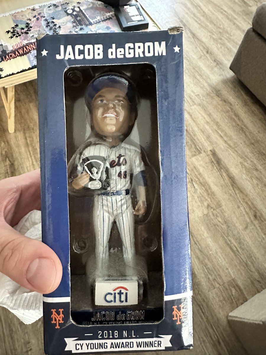 If the Mets win today. 

I will give away this throwback Jacob DeGrom Cy Young award Bobblehead. Like and retweet this to enter. No follow necessary!