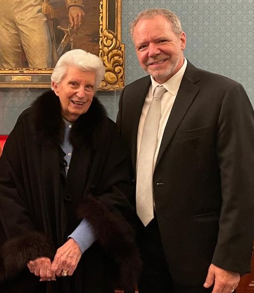 louiscmarcotte's tweet photo. Anoche tuve el honor de conocer a la destacada bailarina y fundadora del #BalletMunicipaldeLima que interpretó dos obras del coréografo 🇨🇦 Jean Grand-Maître en el Teatro Segura. https://t.co/AO9qqgiXhE