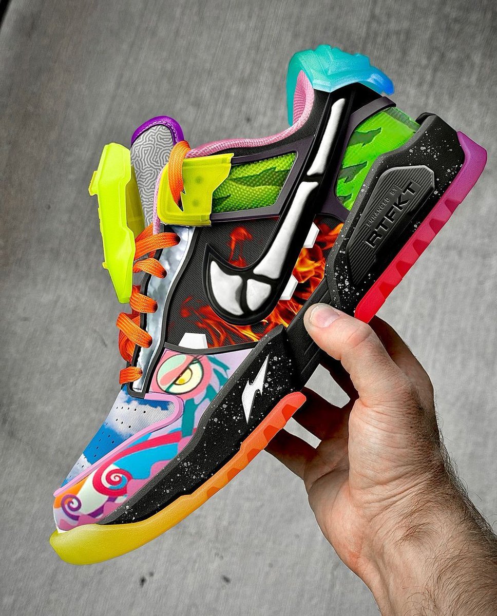 JustFreshKicks tweet media