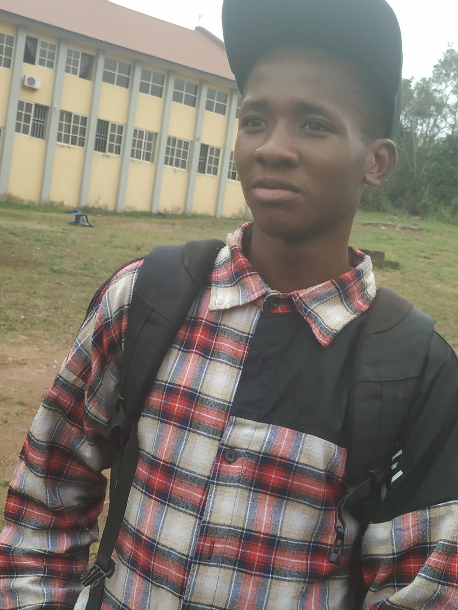 deeone018's tweet photo. You have dated 10 men and none of them understood you 
Aunty you be further maths? https://t.co/xww3DhnlRl