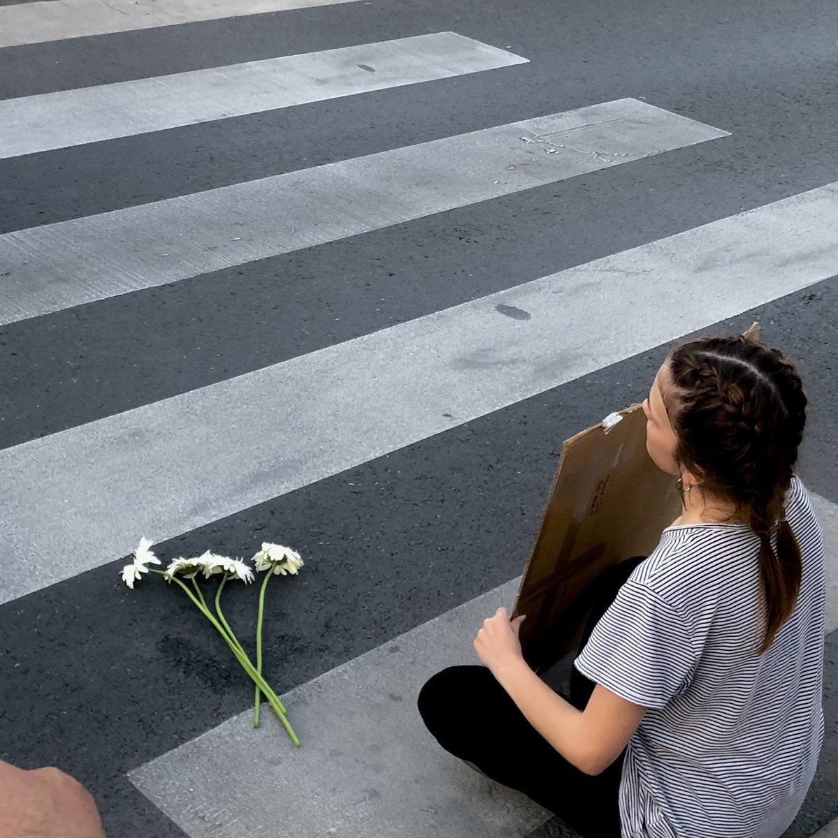 sen
ben 
biz
birbirimizin caresiyiz 
anit sayaca bir kadin ismi daha EKLETMEYECEGIZ
#6284üuygula 
#istanbulconventionkeepsalive