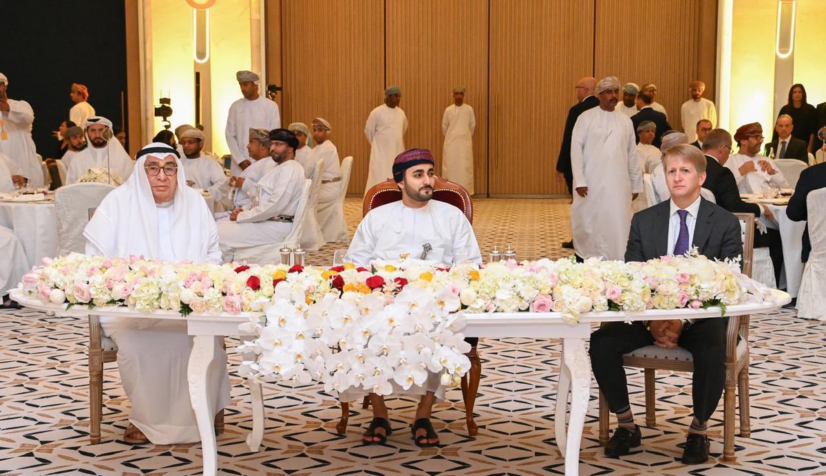 RoyalOmanFamily's tweet photo. 📸 صاحب السمو السيد #ذي_يزن_بن_هيثم آل سعيد وزير الثقافة والرياضة  والشباب يرعى حفل الافتتاح الرسمي لمنتجع "سانت ريجيس الموج  مسقط"؛ الذي يضم 250 غرفة فندقية وجناحًا ووحدات سكنية ومرافق أخرى؛ ما يسهم في نمو قطاعي السياحة والضيافة في سلطنة عُمان. https://t.co/Z2dQ4RV2BK