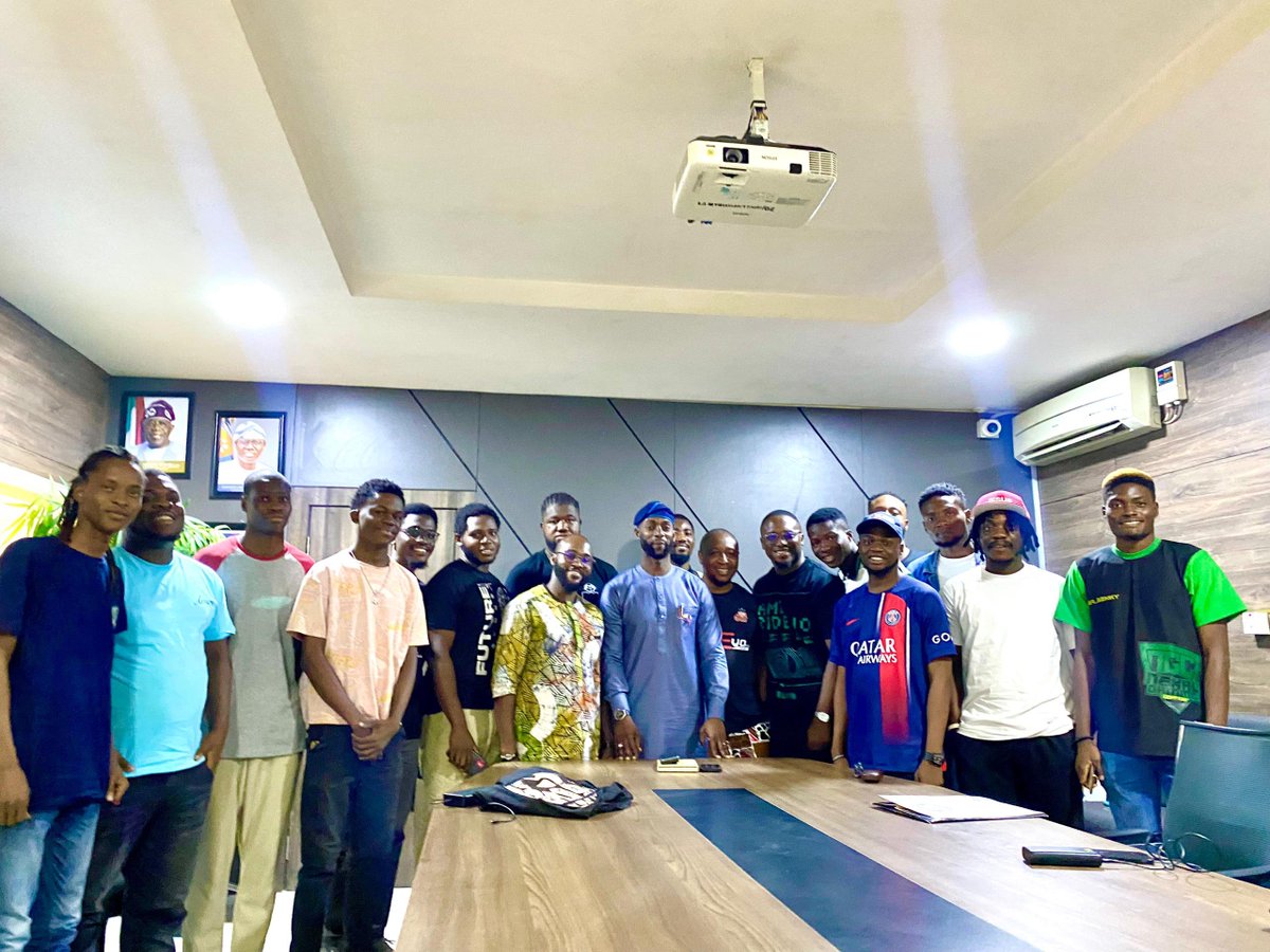 Today, I welcomed the Gameevo e-sport team to my office for a courtesy visit led by Adu Onaopepo, SSA to Mr. Governor on Sports Marketing . We discussed their initiatives and plans, including introductions of the Gamepride and Nexal Gaming team.