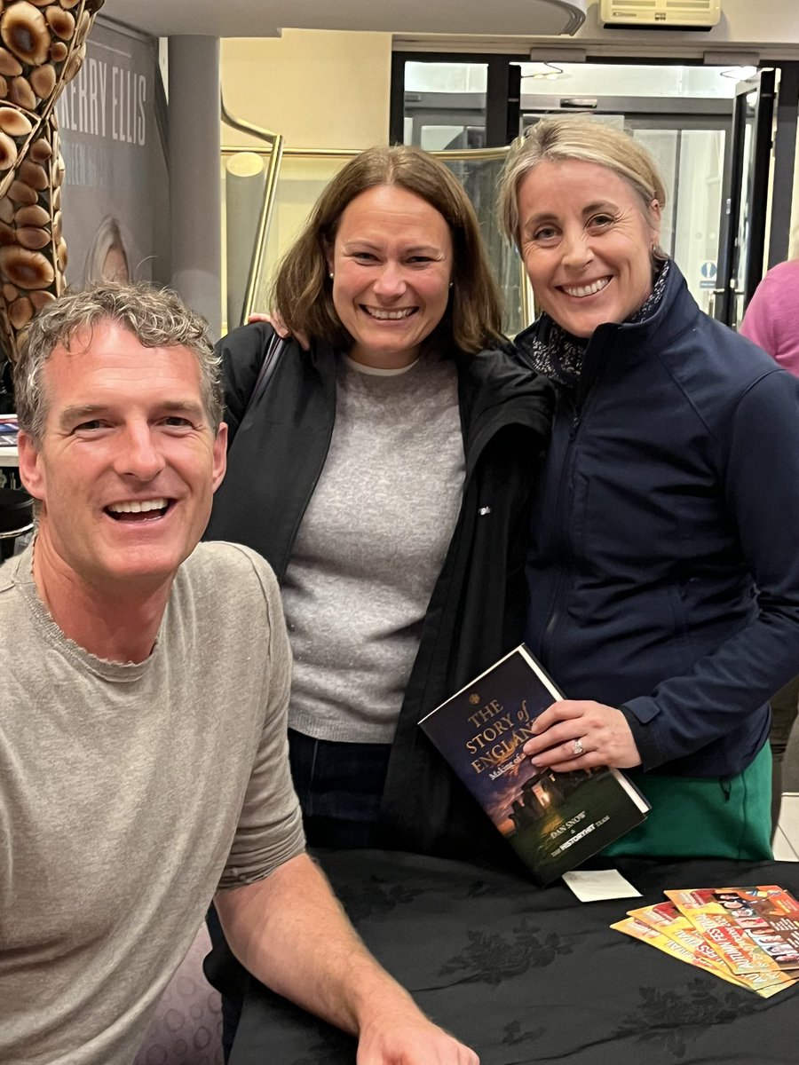 SibfordHistory's tweet photo. A brilliant evening of perfect CPD with Dan Snow sharing our passion for history and critical thinking. @thehistoryguy 
@SibfordOxon 
@StratLitFest https://t.co/uPiJzZeYjX