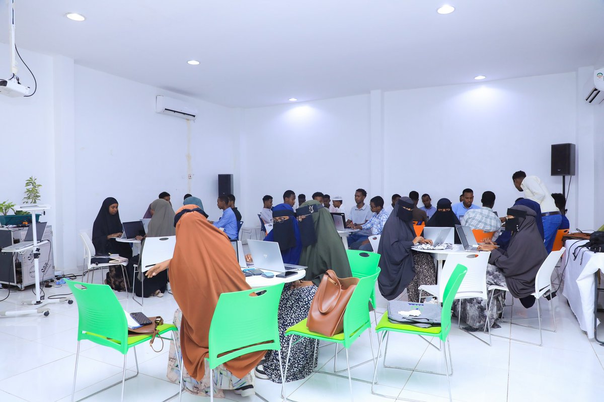 RiseAcademy21's tweet image. The afternoon session of the Fullstack Web Development course is kicking off with high energy and excitement! 🚀💻✨
#TheyCanCode
#RiseAcademy