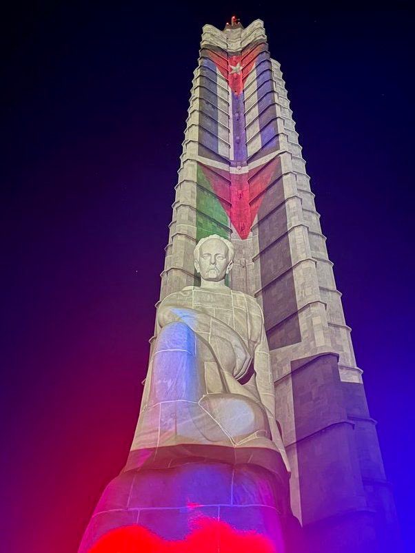 #Cuba sigue alzando su voz por Palestina. No ha sido la batalla de un año, es la postura inamovible de la Revolución, impulsada por su líder Fidel. No olvidemos sus palabras: los heroicos palestinos constituyen un ejemplo impresionante de abnegación y patriotismo.

#FreePalestine