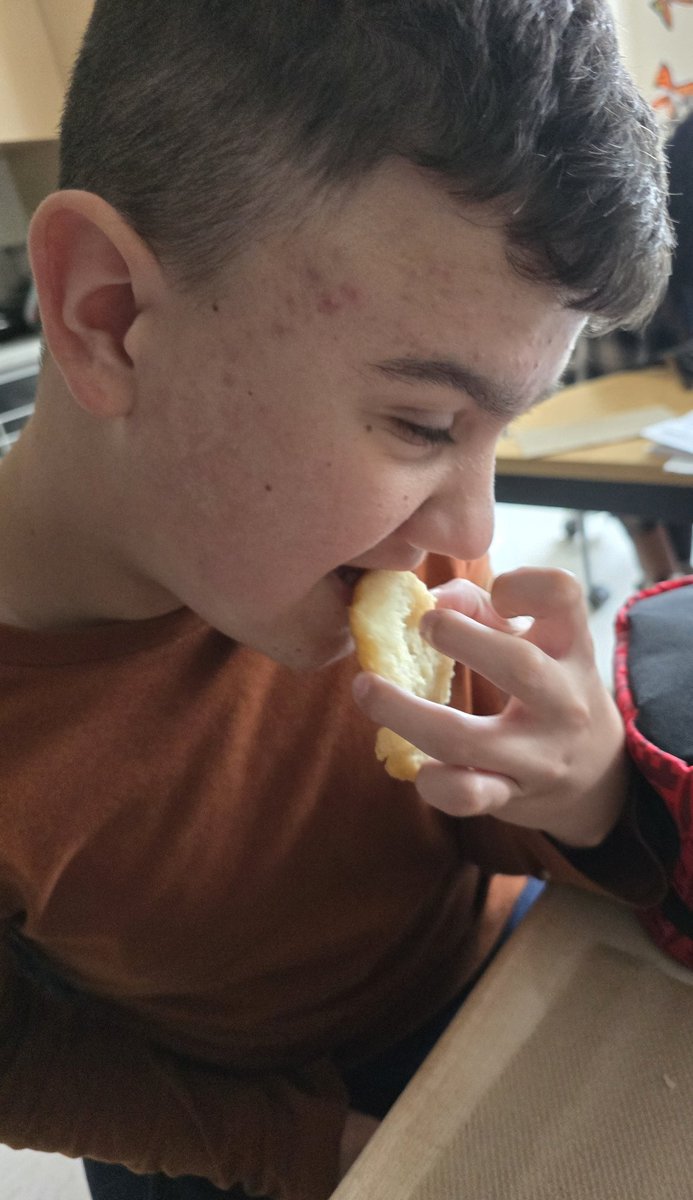 Last week, after reading Awasis and the World Famous Bannock, we were excited to try the recipe at the back of the book.  We all learned how to say the ingredients in Cree, and enjoyed trying the bannock with jam and homemade chocolate spread! <a href="/PeelSchools/">Peel District School Board</a> <a href="/JamesGrievePS/">James Grieve PS</a> #yummy