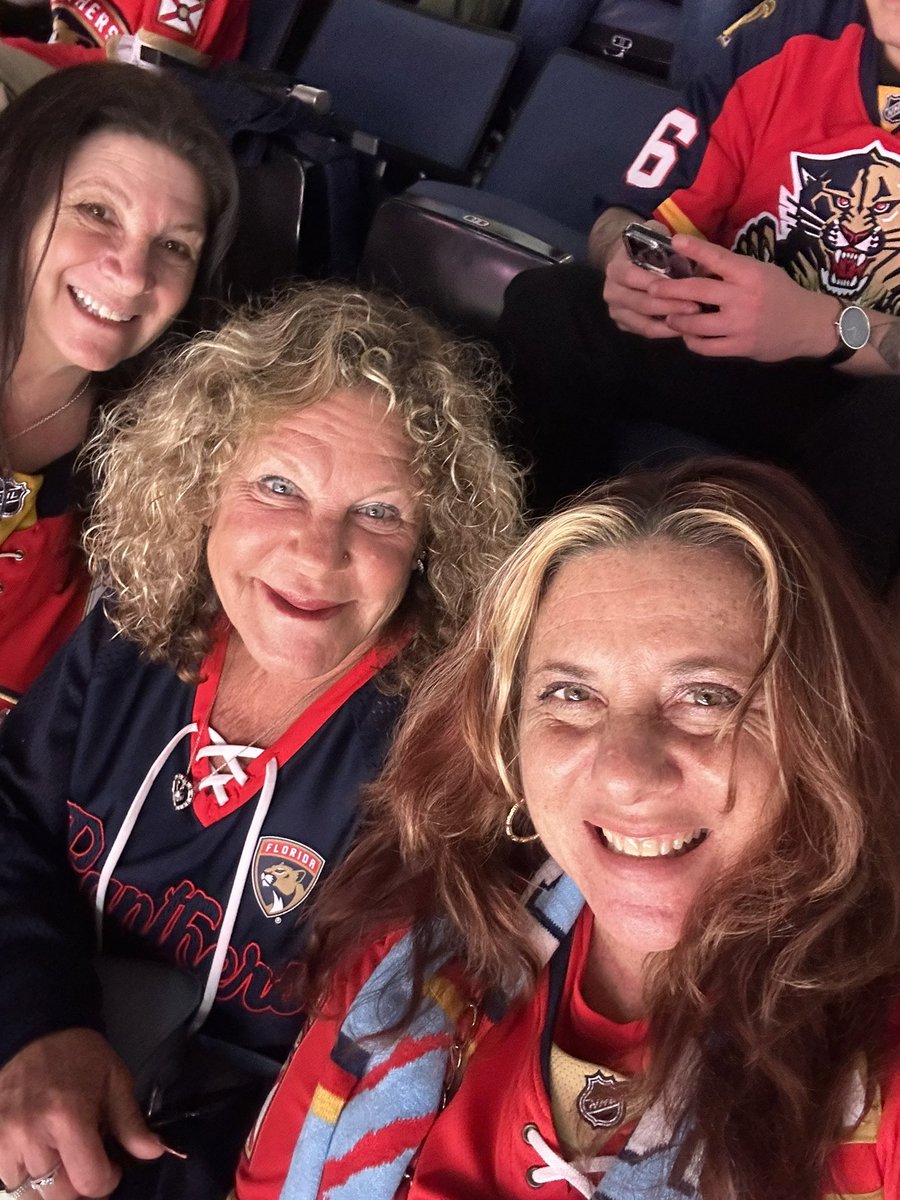 I’ve waited and waited for this day to come!! It is officially #timetohunt my people!!! This is one happy girl in her happy place!! #floridapanthers #letsgocats