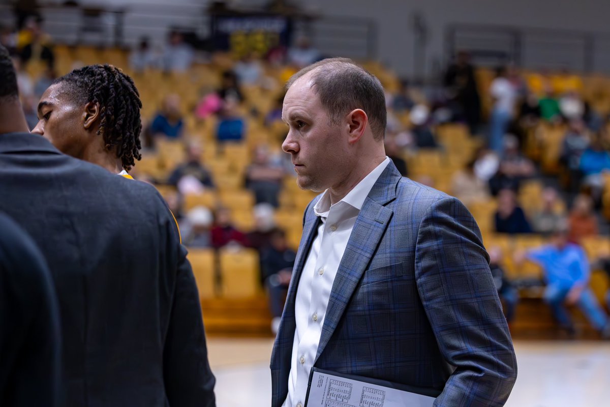 Valpo Basketball (@valpobasketball) on Twitter photo Help us wish a Happy Beacon Birthday to <a href="/mattcgordon/">Matt Gordon</a> ‼️🎉
#BeaconUp #SeeTheLight #EverydayGrit Help us wish a Happy Beacon Birthday to <a href="/mattcgordon/">Matt Gordon</a> ‼️🎉
#BeaconUp #SeeTheLight #EverydayGrit