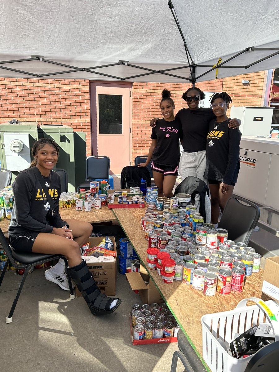 mhu_wbb's tweet photo. Thankful to be able to lend a hand to the West Yancey Fire department today https://t.co/f2qCITMtFW