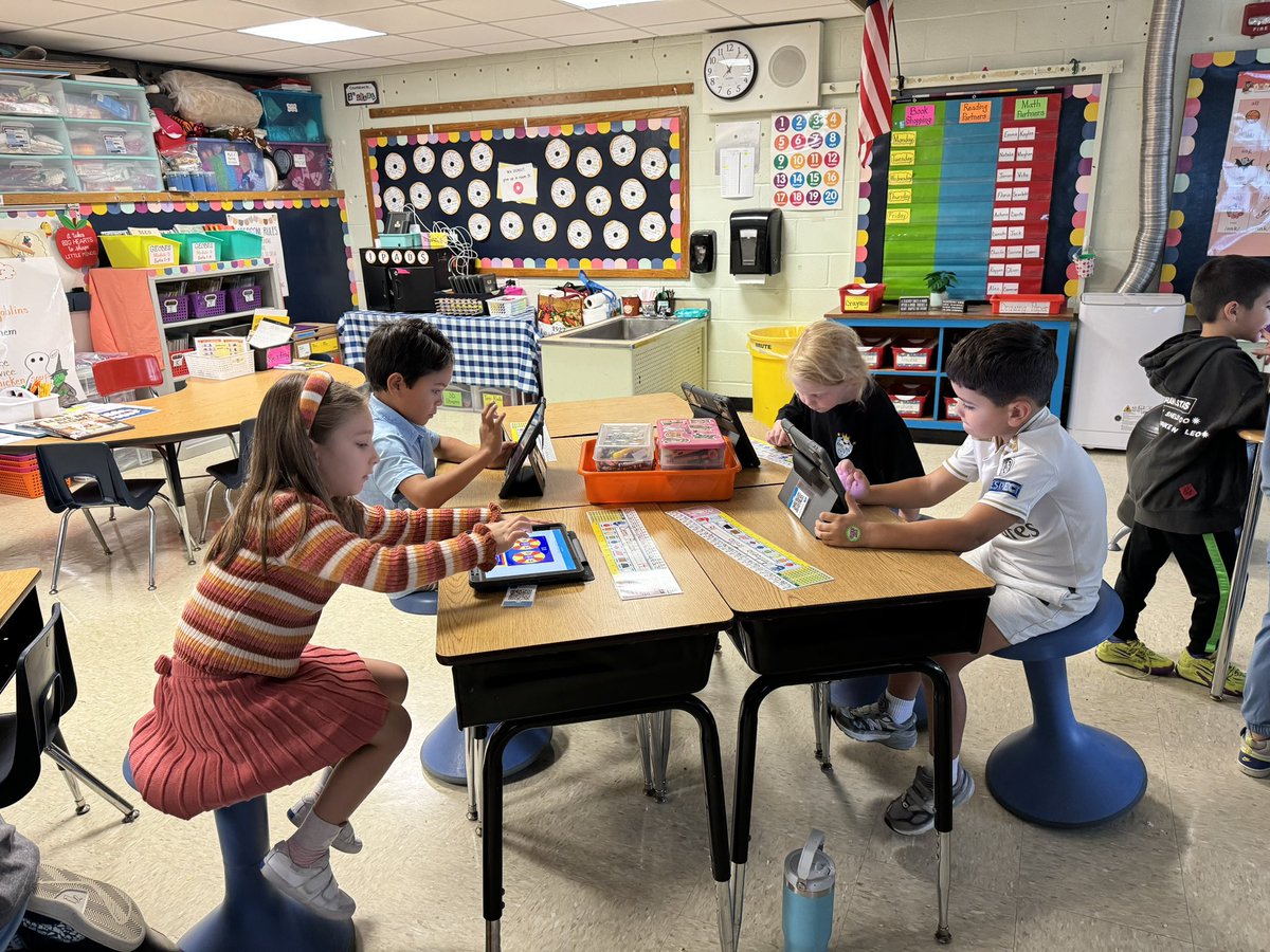 TBeamerGC's tweet image. 📣Annnnnd, they’re off!! First graders in the Sonenfield class @LocustGC started to practice their fact fluency using @FirstInMath ! @CCardellaGC @votae_eileen