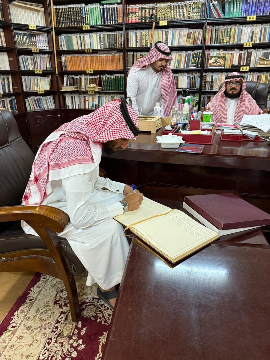 تم الإنتهاء من محاضرة م.يوسف مسلم السيف بعنوان جمعية الغد للأيتام بطبرجل تطلع وآمال وكان ذلك في #ثلوثية_الدبوس بمحافظة #طبرجل وكان يدير الحوار أ.خالد الدبوس 
ولقد حضر المحاضرة مجموعة من الأدباء والمفكرين والشعراء وكانت ندوة رائعة
#سكاكا #دومة_الجندل #الكلية_التقنية_بطبرجل