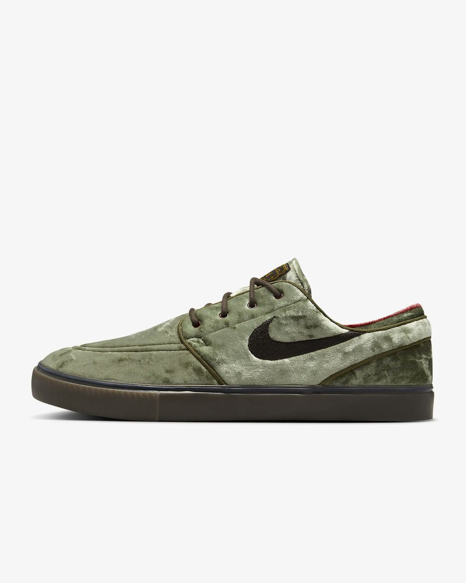 SOLELINKS's tweet photo. Ad: Nike SB Zoom Janoski OG+ SE ‘City of Cinema’ dropped today on Nike US => https://t.co/EKfMeUvNXe https://t.co/f3He34oX24